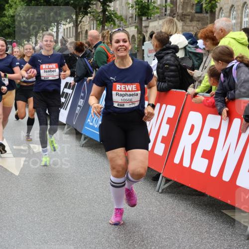 14.06.2026 - REWE Women's Run Strokosch-Dieckow http://msf.ph/oto/9775426 14.06.2026 10:00:25 Ziel 10519, 10566, 10602, 10715, 10756, 10789, 10956, 10995, 11042, 11092, 11171, 11342, 11369, 11414 meine-sportfotos.de