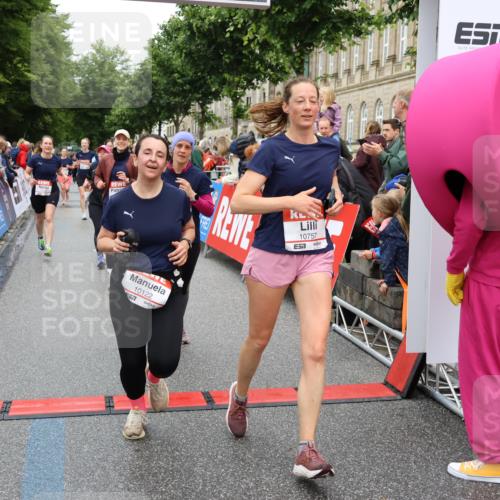 14.06.2026 - REWE Women's Run Strokosch-Dieckow http://msf.ph/oto/9775448 14.06.2026 09:56:29 Ziel 10098, 10112, 10122, 10304, 10563, 10757, 10774, 10816, 10838, 10845, 10867, 10969, 11383, 11399, 11428, 11491, 11515, 11526 meine-sportfotos.de