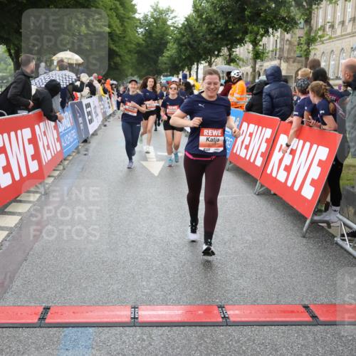 14.06.2026 - REWE Women's Run Strokosch-Dieckow http://msf.ph/oto/9775449 14.06.2026 11:07:21 Ziel 5103, 5229, 5368, 5369, 5437, 5483, 5484, 6041 meine-sportfotos.de