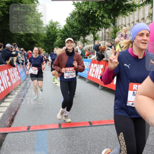 14.06.2026 - REWE Women's Run Strokosch-Dieckow http://msf.ph/oto/9775460 14.06.2026 09:56:30 Ziel 10098, 10112, 10122, 10265, 10304, 10563, 10736, 10757, 10774, 10838, 10845, 10867, 10969, 11383, 11399, 11428, 11491, 11515, 11526 meine-sportfotos.de