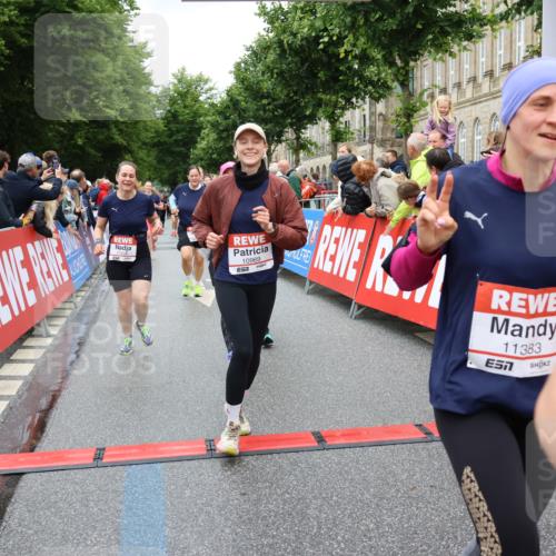 14.06.2026 - REWE Women's Run Strokosch-Dieckow http://msf.ph/oto/9775470 14.06.2026 09:56:30 Ziel 10098, 10112, 10122, 10265, 10304, 10563, 10736, 10757, 10774, 10838, 10845, 10867, 10969, 11383, 11399, 11428, 11491, 11515, 11526 meine-sportfotos.de