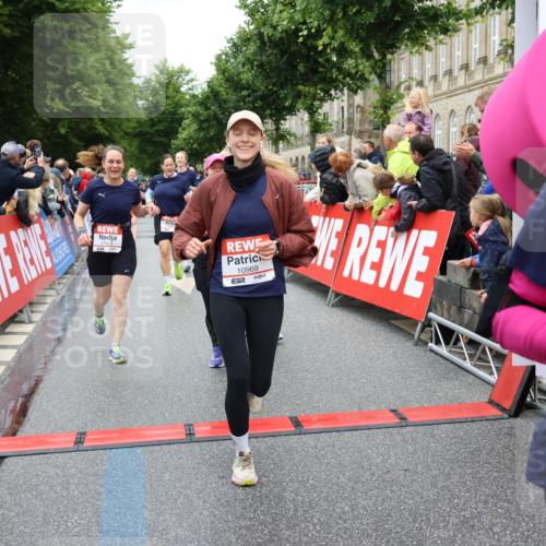 14.06.2026 - REWE Women's Run Strokosch-Dieckow http://msf.ph/oto/9775503 14.06.2026 09:56:31 Ziel 10098, 10112, 10122, 10265, 10304, 10563, 10736, 10757, 10774, 10838, 10845, 10867, 10969, 11383, 11399, 11428, 11491, 11515, 11526 meine-sportfotos.de
