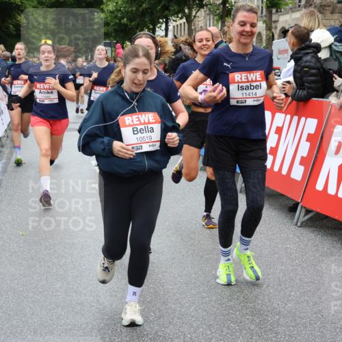 14.06.2026 - REWE Women's Run Strokosch-Dieckow http://msf.ph/oto/9775505 14.06.2026 10:00:27 Ziel 10519, 10566, 10602, 10756, 10789, 10956, 10995, 11042, 11092, 11171, 11342, 11414 meine-sportfotos.de
