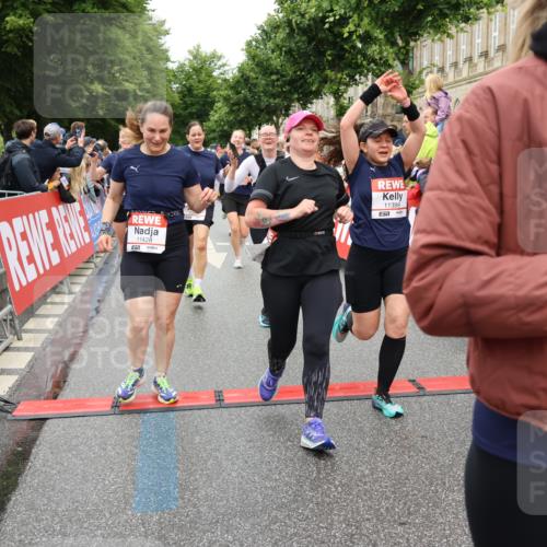 14.06.2026 - REWE Women's Run Strokosch-Dieckow http://msf.ph/oto/9775544 14.06.2026 09:56:31 Ziel 10098, 10112, 10122, 10265, 10304, 10563, 10736, 10757, 10774, 10838, 10845, 10867, 10969, 11383, 11399, 11428, 11491, 11515, 11526 meine-sportfotos.de