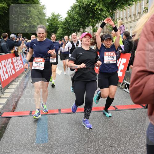 14.06.2026 - REWE Women's Run Strokosch-Dieckow http://msf.ph/oto/9775556 14.06.2026 09:56:31 Ziel 10098, 10112, 10122, 10265, 10304, 10563, 10736, 10757, 10774, 10838, 10845, 10867, 10969, 11383, 11399, 11428, 11491, 11515, 11526 meine-sportfotos.de