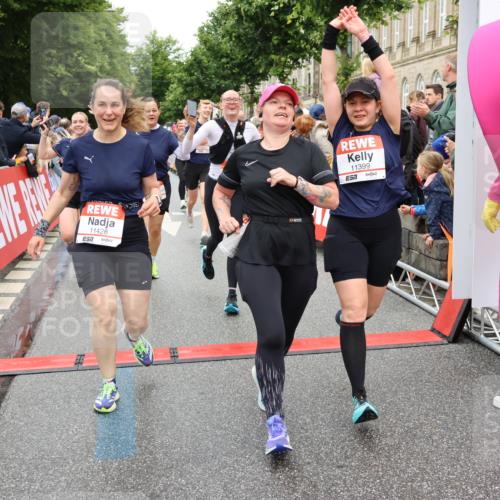 14.06.2026 - REWE Women's Run Strokosch-Dieckow http://msf.ph/oto/9775592 14.06.2026 09:56:32 Ziel 10098, 10112, 10122, 10265, 10304, 10563, 10736, 10757, 10774, 10845, 10867, 10969, 11383, 11399, 11428, 11515, 11526 meine-sportfotos.de