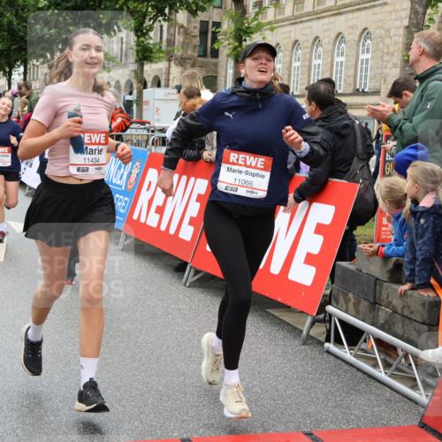 14.06.2026 - REWE Women's Run Strokosch-Dieckow http://msf.ph/oto/9775603 14.06.2026 10:00:32 Ziel 10229, 10519, 10566, 10756, 10789, 10911, 10956, 11042, 11066, 11092, 11171, 11342, 11414, 11434, 11463 meine-sportfotos.de