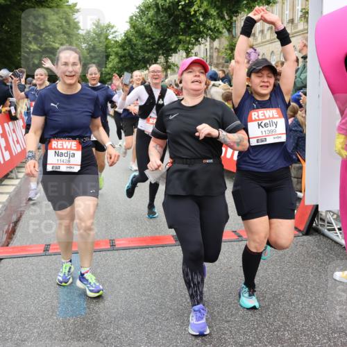 14.06.2026 - REWE Women's Run Strokosch-Dieckow http://msf.ph/oto/9775617 14.06.2026 09:56:32 Ziel 10098, 10112, 10122, 10265, 10304, 10563, 10736, 10757, 10774, 10845, 10867, 10969, 11383, 11399, 11428, 11515, 11526 meine-sportfotos.de