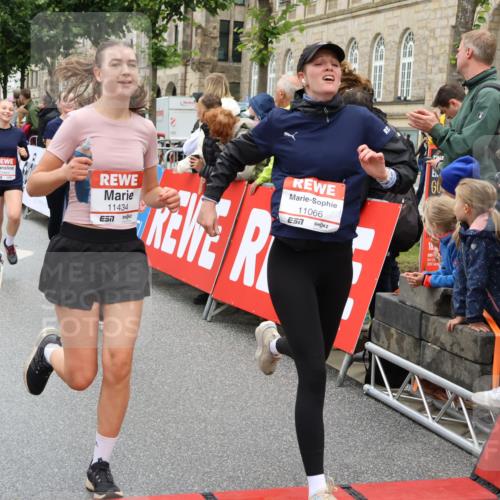 14.06.2026 - REWE Women's Run Strokosch-Dieckow http://msf.ph/oto/9775626 14.06.2026 10:00:33 Ziel 10229, 10300, 10519, 10566, 10756, 10789, 10911, 10956, 11042, 11066, 11092, 11171, 11342, 11414, 11434, 11463 meine-sportfotos.de