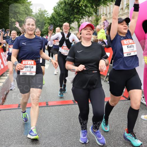 14.06.2026 - REWE Women's Run Strokosch-Dieckow http://msf.ph/oto/9775640 14.06.2026 09:56:32 Ziel 10098, 10112, 10122, 10265, 10304, 10563, 10736, 10757, 10774, 10845, 10867, 10969, 11383, 11399, 11428, 11515, 11526 meine-sportfotos.de