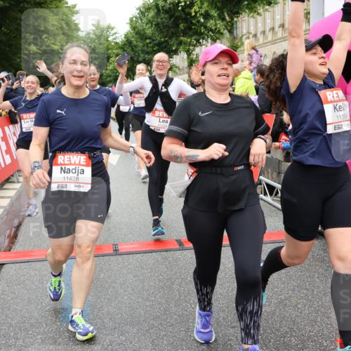 14.06.2026 - REWE Women's Run Strokosch-Dieckow http://msf.ph/oto/9775651 14.06.2026 09:56:32 Ziel 10098, 10112, 10122, 10265, 10304, 10563, 10736, 10757, 10774, 10845, 10867, 10969, 11383, 11399, 11428, 11515, 11526 meine-sportfotos.de