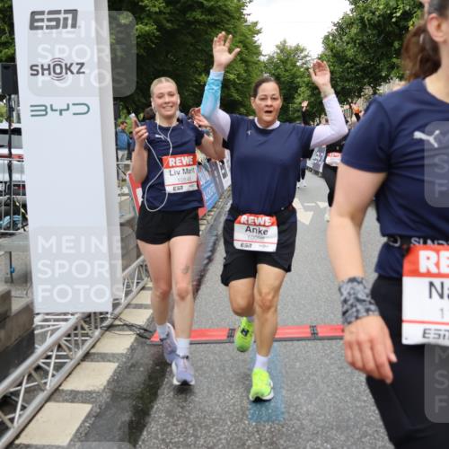 14.06.2026 - REWE Women's Run Strokosch-Dieckow http://msf.ph/oto/9775662 14.06.2026 09:56:33 Ziel 10098, 10112, 10122, 10265, 10304, 10682, 10736, 10757, 10774, 10845, 10867, 10969, 11383, 11399, 11428, 11515 meine-sportfotos.de