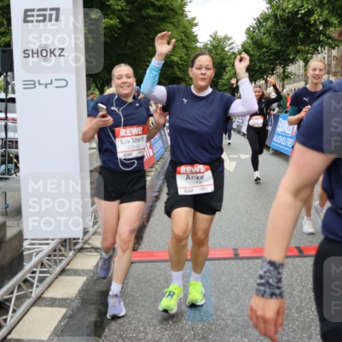 14.06.2026 - REWE Women's Run Strokosch-Dieckow http://msf.ph/oto/9775674 14.06.2026 09:56:33 Ziel 10098, 10112, 10122, 10265, 10304, 10682, 10736, 10757, 10774, 10845, 10867, 10969, 11383, 11399, 11428, 11515 meine-sportfotos.de