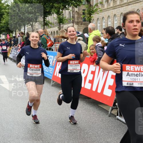 14.06.2026 - REWE Women's Run Strokosch-Dieckow http://msf.ph/oto/9775679 14.06.2026 10:00:34 Ziel 10229, 10300, 10519, 10566, 10756, 10789, 10911, 10956, 11042, 11066, 11092, 11171, 11342, 11414, 11434, 11463 meine-sportfotos.de