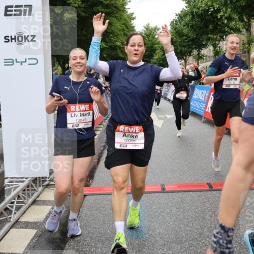14.06.2026 - REWE Women's Run Strokosch-Dieckow http://msf.ph/oto/9775695 14.06.2026 09:56:33 Ziel 10098, 10112, 10122, 10265, 10304, 10682, 10736, 10757, 10774, 10845, 10867, 10969, 11383, 11399, 11428, 11515 meine-sportfotos.de