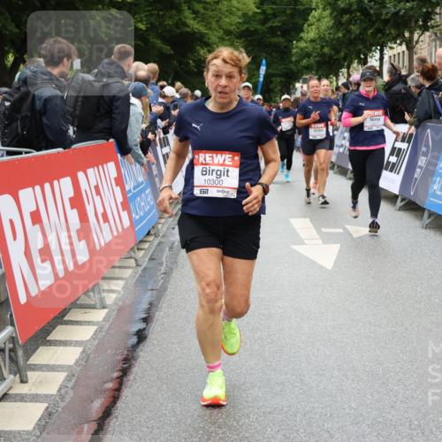 14.06.2026 - REWE Women's Run Strokosch-Dieckow http://msf.ph/oto/9775702 14.06.2026 10:00:37 Ziel 10229, 10300, 10677, 10756, 10911, 10956, 11066, 11092, 11171, 11255, 11434, 11463 meine-sportfotos.de