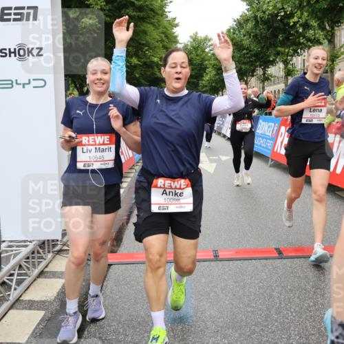 14.06.2026 - REWE Women's Run Strokosch-Dieckow http://msf.ph/oto/9775708 14.06.2026 09:56:33 Ziel 10098, 10112, 10122, 10265, 10304, 10682, 10736, 10757, 10774, 10845, 10867, 10969, 11383, 11399, 11428, 11515 meine-sportfotos.de
