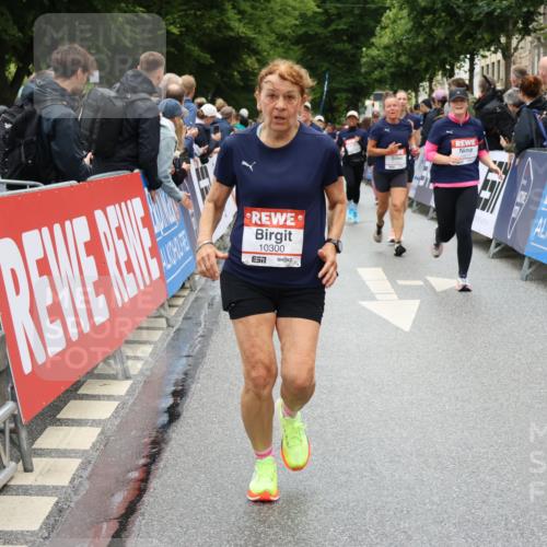 14.06.2026 - REWE Women's Run Strokosch-Dieckow http://msf.ph/oto/9775713 14.06.2026 10:00:37 Ziel 10229, 10300, 10677, 10756, 10911, 10956, 11066, 11092, 11171, 11255, 11434, 11463 meine-sportfotos.de