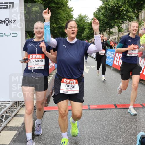 14.06.2026 - REWE Women's Run Strokosch-Dieckow http://msf.ph/oto/9775719 14.06.2026 09:56:33 Ziel 10098, 10112, 10122, 10265, 10304, 10682, 10736, 10757, 10774, 10845, 10867, 10969, 11383, 11399, 11428, 11515 meine-sportfotos.de
