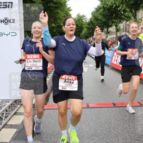 14.06.2026 - REWE Women's Run Strokosch-Dieckow http://msf.ph/oto/9775731 14.06.2026 09:56:33 Ziel 10098, 10112, 10122, 10265, 10304, 10682, 10736, 10757, 10774, 10845, 10867, 10969, 11383, 11399, 11428, 11515 meine-sportfotos.de