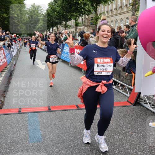 14.06.2026 - REWE Women's Run Strokosch-Dieckow http://msf.ph/oto/9775746 14.06.2026 09:56:37 Ziel 10018, 10098, 10112, 10234, 10265, 10304, 10682, 10736, 10845, 10969, 11383, 11399, 11428, 11515 meine-sportfotos.de