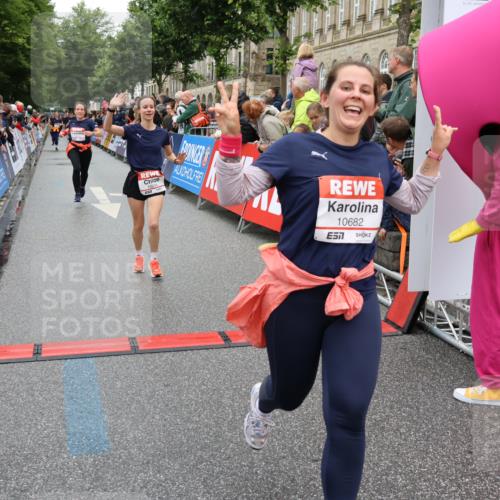 14.06.2026 - REWE Women's Run Strokosch-Dieckow http://msf.ph/oto/9775773 14.06.2026 09:56:38 Ziel 10018, 10098, 10112, 10234, 10265, 10304, 10682, 10736, 10845, 10969, 11399, 11428, 11515 meine-sportfotos.de