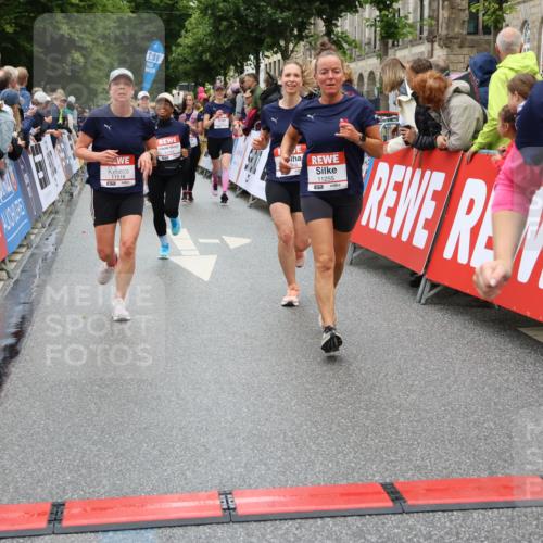 14.06.2026 - REWE Women's Run Strokosch-Dieckow http://msf.ph/oto/9775785 14.06.2026 10:00:40 Ziel 10229, 10300, 10466, 10677, 10911, 11066, 11101, 11255, 11434, 11463, 11518 meine-sportfotos.de