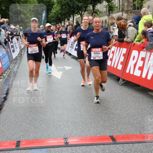 14.06.2026 - REWE Women's Run Strokosch-Dieckow http://msf.ph/oto/9775812 14.06.2026 10:00:41 Ziel 10210, 10229, 10300, 10433, 10466, 10677, 10709, 10911, 11066, 11101, 11255, 11463, 11518 meine-sportfotos.de