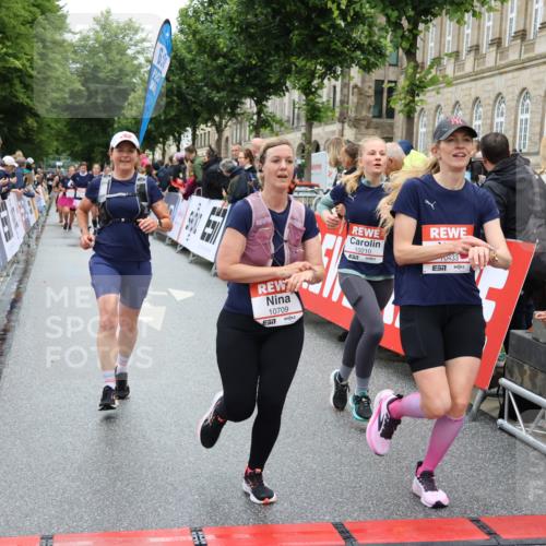 14.06.2026 - REWE Women's Run Strokosch-Dieckow http://msf.ph/oto/9775856 14.06.2026 10:00:45 Ziel 10030, 10210, 10300, 10433, 10466, 10677, 10709, 11101, 11255, 11518 meine-sportfotos.de