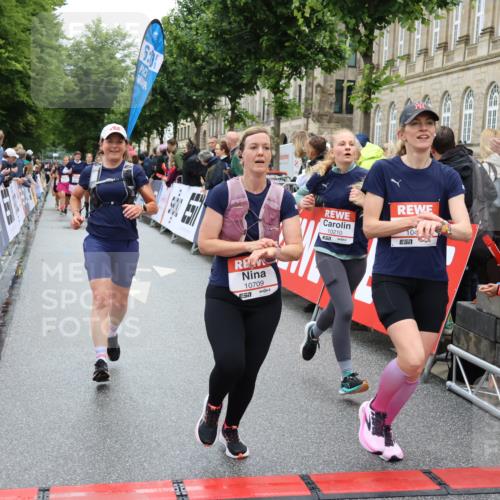 14.06.2026 - REWE Women's Run Strokosch-Dieckow http://msf.ph/oto/9775869 14.06.2026 10:00:45 Ziel 10030, 10210, 10300, 10433, 10466, 10677, 10709, 11101, 11255, 11518 meine-sportfotos.de