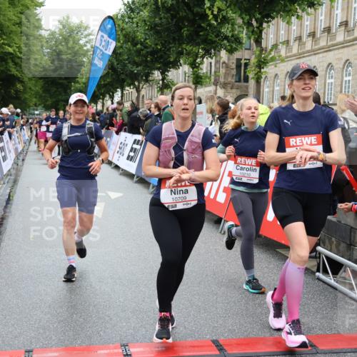 14.06.2026 - REWE Women's Run Strokosch-Dieckow http://msf.ph/oto/9775883 14.06.2026 10:00:45 Ziel 10030, 10210, 10300, 10433, 10466, 10677, 10709, 11101, 11255, 11518 meine-sportfotos.de