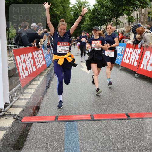 14.06.2026 - REWE Women's Run Strokosch-Dieckow http://msf.ph/oto/9775908 14.06.2026 09:56:44 Ziel 10018, 10156, 10234, 10399, 10465, 10547, 10682, 11007, 11415, 11516 meine-sportfotos.de