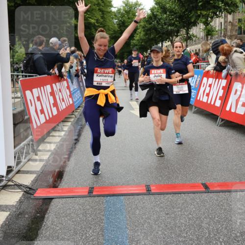 14.06.2026 - REWE Women's Run Strokosch-Dieckow http://msf.ph/oto/9775920 14.06.2026 09:56:44 Ziel 10018, 10156, 10234, 10399, 10465, 10547, 10682, 11007, 11415, 11516 meine-sportfotos.de