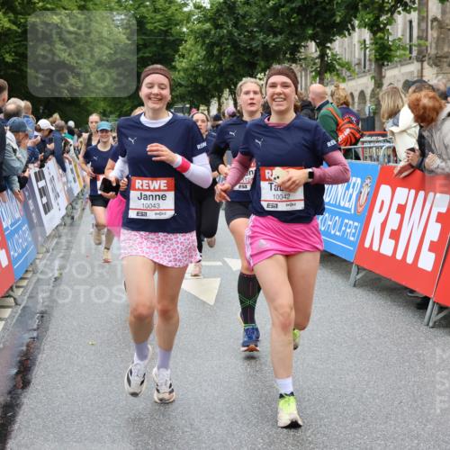 14.06.2026 - REWE Women's Run Strokosch-Dieckow http://msf.ph/oto/9775924 14.06.2026 10:00:50 Ziel 10030, 10042, 10043, 10101, 10198, 10210, 10433, 10466, 10709, 10905, 11101, 11205, 11229, 11278, 11324, 11422, 11493, 11518 meine-sportfotos.de