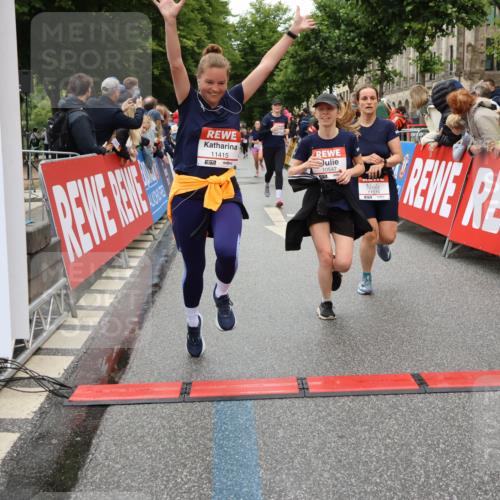 14.06.2026 - REWE Women's Run Strokosch-Dieckow http://msf.ph/oto/9775933 14.06.2026 09:56:44 Ziel 10018, 10156, 10234, 10399, 10465, 10547, 10682, 11007, 11415, 11516 meine-sportfotos.de