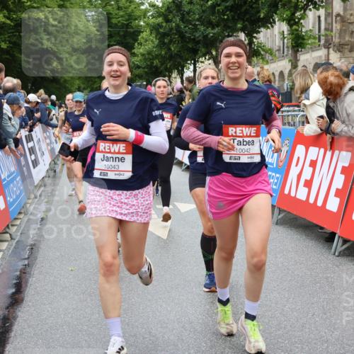 14.06.2026 - REWE Women's Run Strokosch-Dieckow http://msf.ph/oto/9775967 14.06.2026 10:00:50 Ziel 10030, 10042, 10043, 10101, 10198, 10210, 10433, 10466, 10709, 10905, 11101, 11205, 11229, 11278, 11324, 11422, 11493, 11518 meine-sportfotos.de