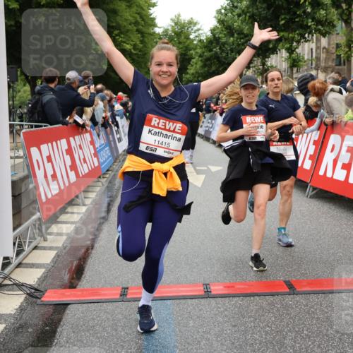 14.06.2026 - REWE Women's Run Strokosch-Dieckow http://msf.ph/oto/9775983 14.06.2026 09:56:44 Ziel 10018, 10156, 10234, 10399, 10465, 10547, 10682, 11007, 11415, 11516 meine-sportfotos.de