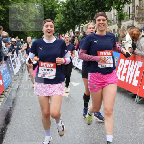 14.06.2026 - REWE Women's Run Strokosch-Dieckow http://msf.ph/oto/9775990 14.06.2026 10:00:51 Ziel 10030, 10042, 10043, 10101, 10198, 10210, 10433, 10709, 10905, 11205, 11229, 11278, 11324, 11422, 11493 meine-sportfotos.de