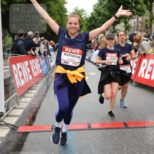14.06.2026 - REWE Women's Run Strokosch-Dieckow http://msf.ph/oto/9775995 14.06.2026 09:56:44 Ziel 10018, 10156, 10234, 10399, 10465, 10547, 10682, 11007, 11415, 11516 meine-sportfotos.de