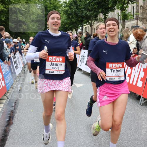 14.06.2026 - REWE Women's Run Strokosch-Dieckow http://msf.ph/oto/9776016 14.06.2026 10:00:51 Ziel 10030, 10042, 10043, 10101, 10198, 10210, 10433, 10709, 10905, 11205, 11229, 11278, 11324, 11422, 11493 meine-sportfotos.de