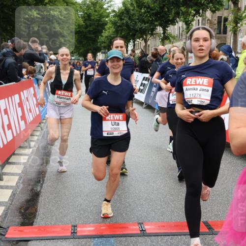 14.06.2026 - REWE Women's Run Strokosch-Dieckow http://msf.ph/oto/9776040 14.06.2026 10:00:53 Ziel 10030, 10042, 10043, 10101, 10198, 10210, 10433, 10454, 10709, 10905, 11205, 11229, 11278, 11324, 11422, 11493 meine-sportfotos.de