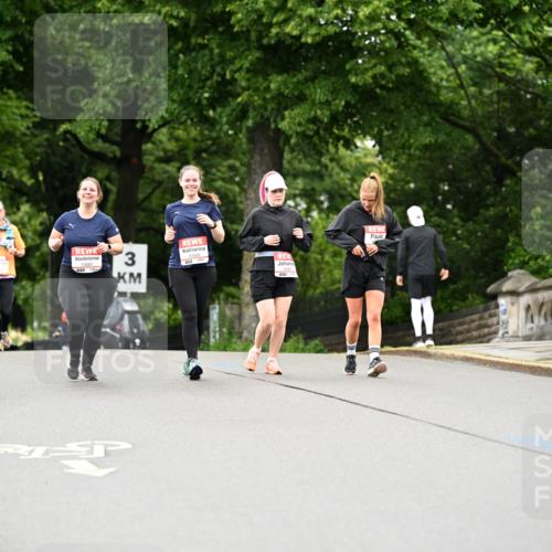 14.06.2026 - REWE Women's Run Dr. Thomas Lammeyer http://msf.ph/oto/9776044 14.06.2026 10:00:45 Laufen 3 meine-sportfotos.de