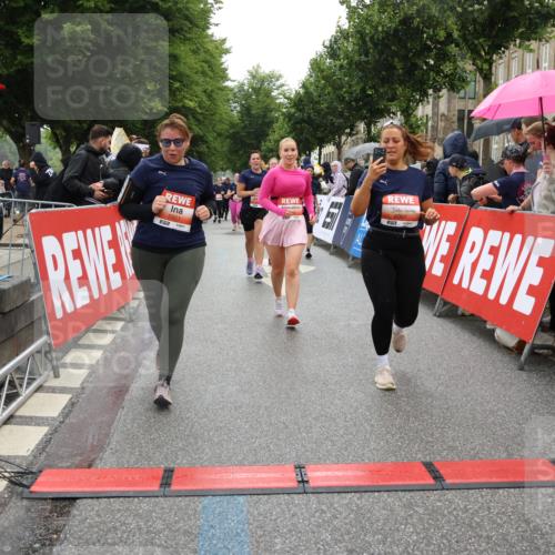 14.06.2026 - REWE Women's Run Strokosch-Dieckow http://msf.ph/oto/9776045 14.06.2026 11:06:39 Ziel 5071, 5084, 5134, 5222, 5283, 5441, 5480, 5491, 5501, 5574, 5605, 5722, 5775, 6024, 6067 meine-sportfotos.de