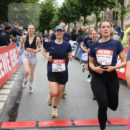 14.06.2026 - REWE Women's Run Strokosch-Dieckow http://msf.ph/oto/9776052 14.06.2026 10:00:53 Ziel 10030, 10042, 10043, 10101, 10198, 10210, 10433, 10454, 10709, 10905, 11205, 11229, 11278, 11324, 11422, 11493 meine-sportfotos.de