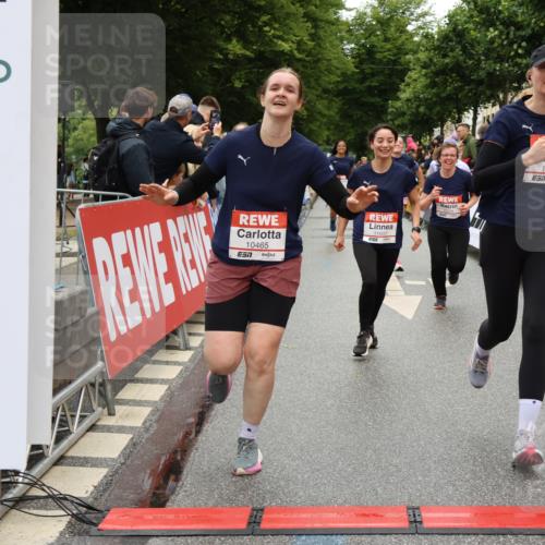 14.06.2026 - REWE Women's Run Strokosch-Dieckow http://msf.ph/oto/9776059 14.06.2026 09:56:47 Ziel 10018, 10156, 10399, 10438, 10465, 10547, 10781, 10782, 11007, 11415, 11516 meine-sportfotos.de