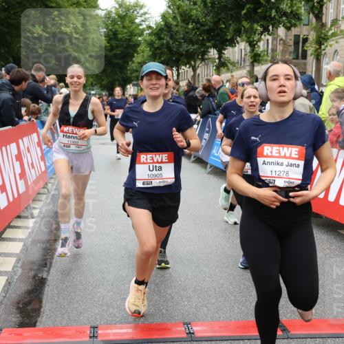 14.06.2026 - REWE Women's Run Strokosch-Dieckow http://msf.ph/oto/9776063 14.06.2026 10:00:53 Ziel 10030, 10042, 10043, 10101, 10198, 10210, 10433, 10454, 10709, 10905, 11205, 11229, 11278, 11324, 11422, 11493 meine-sportfotos.de