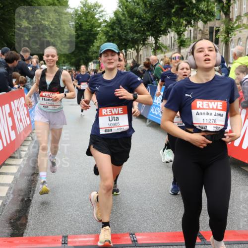 14.06.2026 - REWE Women's Run Strokosch-Dieckow http://msf.ph/oto/9776074 14.06.2026 10:00:53 Ziel 10030, 10042, 10043, 10101, 10198, 10210, 10433, 10454, 10709, 10905, 11205, 11229, 11278, 11324, 11422, 11493 meine-sportfotos.de
