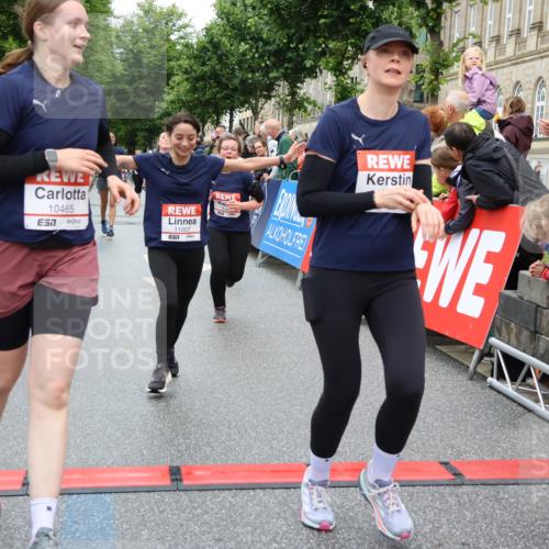 14.06.2026 - REWE Women's Run Strokosch-Dieckow http://msf.ph/oto/9776087 14.06.2026 09:56:47 Ziel 10018, 10156, 10399, 10438, 10465, 10547, 10781, 10782, 11007, 11415, 11516 meine-sportfotos.de