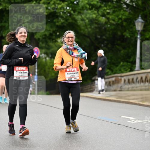 14.06.2026 - REWE Women's Run Dr. Thomas Lammeyer http://msf.ph/oto/9776131 14.06.2026 10:00:55 Laufen 10311, 10759, 7 meine-sportfotos.de