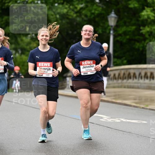 14.06.2026 - REWE Women's Run Dr. Thomas Lammeyer http://msf.ph/oto/9776153 14.06.2026 10:01:00 Laufen 10649, 51, 39, 10729, 7 meine-sportfotos.de